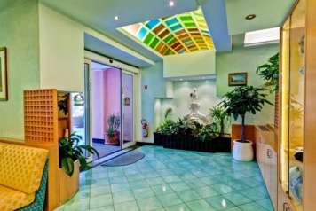 Hotel Regina Palace Terme - mese di Aprile - Hotel Regina Palace Ischia - Entrata 2
